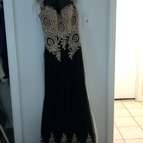 Prom dress - Picture 2 of 4